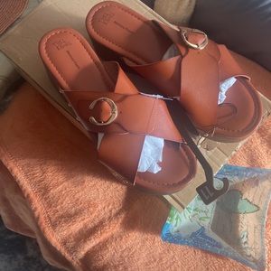 Nwt/ hickory sandal-with adj strap, fau leather strap adj ❤️spring summer☀️☀️
